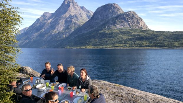 Pierre Fijalkowski Norvege le repas au bord de l&rsquo;eau